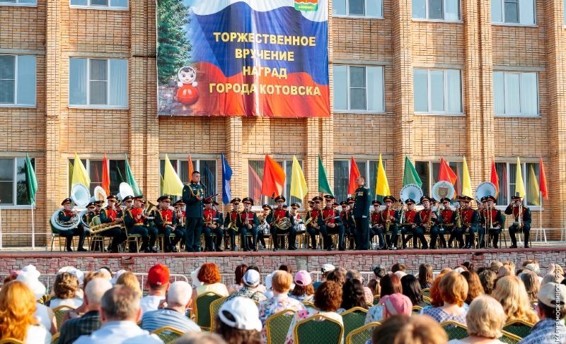 Военный образцовый оркестр (Почетного караула) г. Москва, Центральная площадь г. Котовск (фото М.Москвицова)