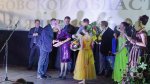Александр Никитин награждает приглашенных гостей церемонии
